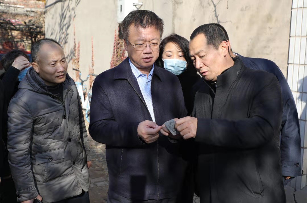 12月4日中午区委书记孙鹏云深入留营街道督导检查散煤禁烧管控工作