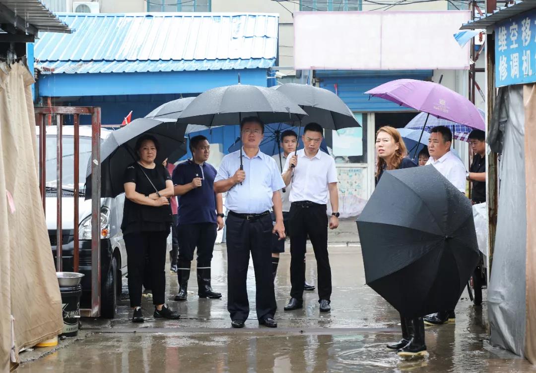 区领导容旭辉,邢锋,区直各相关部门负责同志,相关街道党工委书记参加.